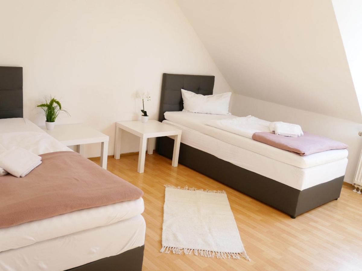 SUNNYHOME Monteurwohnungen und Apartments in Schwandorf Exterior foto