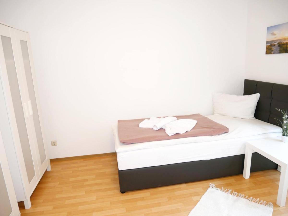 SUNNYHOME Monteurwohnungen und Apartments in Schwandorf Exterior foto